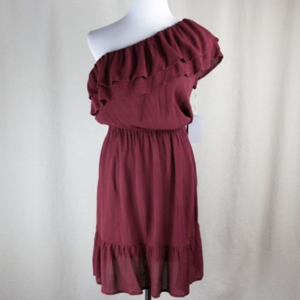 One Shoulder Raffle Cocktail Dress Burgundy - Picture 3 of 3